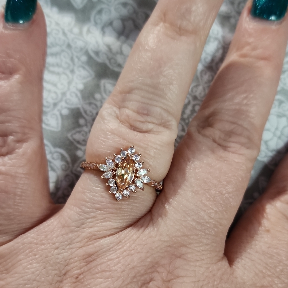 Elegant Rose Gold Women's Ring